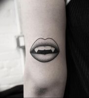 фото тату поцелуй от 22.09.2017 №013 — tattoo kiss — tattoo-photo.ru