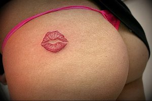 фото тату поцелуй от 22.09.2017 №040 - tattoo kiss - tattoo-photo.ru
