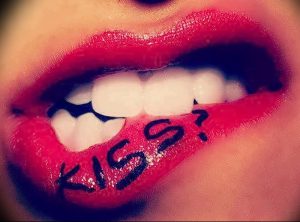 фото тату поцелуй от 22.09.2017 №063 - tattoo kiss - tattoo-photo.ru
