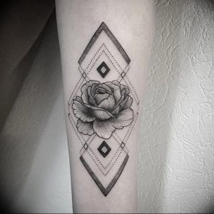 фото тату роза от 30.09.2017 №071 - rose tattoo - tattoo-photo.ru