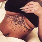 фото Мехенди под грудиной от 05.12.2017 №015 - Mehendi under sternum - tattoo-photo.ru