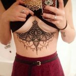 фото Мехенди под грудиной от 05.12.2017 №057 - Mehendi under sternum - tattoo-photo.ru