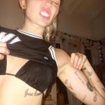 фото Тату Майли Сайрус от 05.12.2017 №010 - Miley Cyrus Tattoo - tattoo-photo.ru
