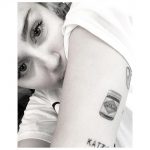 фото Тату Майли Сайрус от 05.12.2017 №077 - Miley Cyrus Tattoo - tattoo-photo.ru