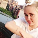 фото Тату Майли Сайрус от 05.12.2017 №083 - Miley Cyrus Tattoo - tattoo-photo.ru