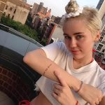 фото Тату Майли Сайрус от 05.12.2017 №086 - Miley Cyrus Tattoo - tattoo-photo.ru