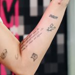 фото Тату Майли Сайрус от 05.12.2017 №090 - Miley Cyrus Tattoo - tattoo-photo.ru
