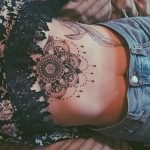 фото Мехенди под грудиной от 05.12.2017 №004 - Mehendi under sternum - tattoo-photo.ru