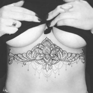 фото Мехенди под грудиной от 05.12.2017 №019 - Mehendi under sternum - tattoo-photo.ru