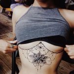 фото Мехенди под грудиной от 05.12.2017 №044 - Mehendi under sternum - tattoo-photo.ru