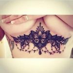фото Мехенди под грудиной от 05.12.2017 №047 - Mehendi under sternum - tattoo-photo.ru