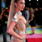 фото Тату Майли Сайрус от 05.12.2017 №013 - Miley Cyrus Tattoo - tattoo-photo.ru