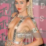 фото Тату Майли Сайрус от 05.12.2017 №019 - Miley Cyrus Tattoo - tattoo-photo.ru