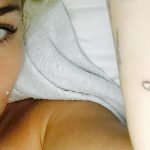 фото Тату Майли Сайрус от 05.12.2017 №050 - Miley Cyrus Tattoo - tattoo-photo.ru 23523426234