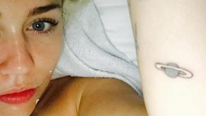 фото Тату Майли Сайрус от 05.12.2017 №050 - Miley Cyrus Tattoo - tattoo-photo.ru 23523426234
