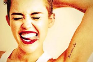 фото Тату Майли Сайрус от 05.12.2017 №065 - Miley Cyrus Tattoo - tattoo-photo.ru
