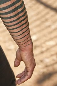 фото тату с полосой от 05.12.2017 №011 - tattoo with stripe - tattoo-photo.ru