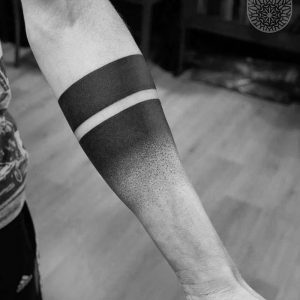 фото тату с полосой от 05.12.2017 №042 - tattoo with stripe - tattoo-photo.ru