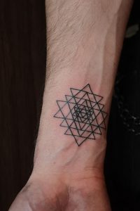 фото тату геометрические фигуры от 25.12.2017 №093 - tattoo geometric - tattoo-photo.ru