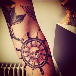 фото тату штурвал от 09.12.2017 №005 - tattoo steering wheel - tattoo-photo.ru