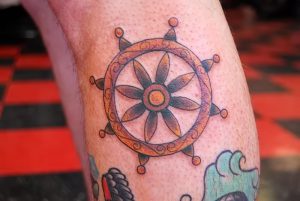 фото тату штурвал от 09.12.2017 №036 - tattoo steering wheel - tattoo-photo.ru