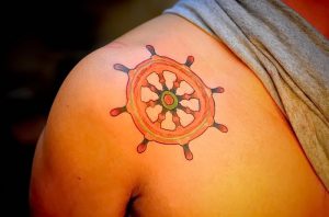 фото тату штурвал от 09.12.2017 №059 - tattoo steering wheel - tattoo-photo.ru