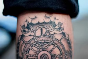 фото тату штурвал от 09.12.2017 №097 - tattoo steering wheel - tattoo-photo.ru