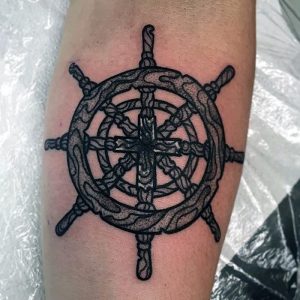 фото тату штурвал от 09.12.2017 №150 - tattoo steering wheel - tattoo-photo.ru