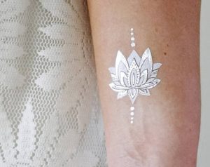 фото Белые тату от 19.02.2018 №071 - White Tattoo - tattoo-photo.ru