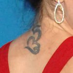 фото Тату Алиссы Милано от 10.03.2018 №020 - Tattoo by Alyssa Milano - tattoo-photo.ru