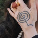 фото Тату Тины Канделаки от 08.03.2018 №028 - Tattoo of Tina Kandelaki - tattoo-photo.ru