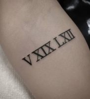 фото тату Римские цифры от 27.02.2018 №112 — tattoos Roman numerals — tattoo-photo.ru