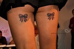 фото тату на ягодицах от 13.03.2018 №017 - tattoos on the buttocks - tattoo-photo.ru
