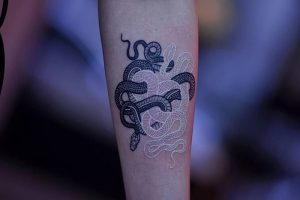 фото Белые тату от 19.02.2018 №024 - White Tattoo - tattoo-photo.ru
