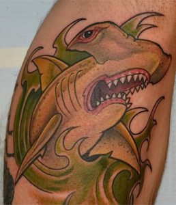 фото тату Акула молот от 23.01.2018 №007 - Tattoo Shark Hammer - tattoo-photo.ru