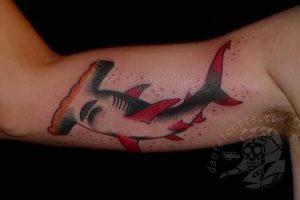 фото тату Акула молот от 23.01.2018 №031 - Tattoo Shark Hammer - tattoo-photo.ru