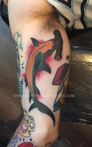 фото тату Акула молот от 23.01.2018 №060 - Tattoo Shark Hammer - tattoo-photo.ru