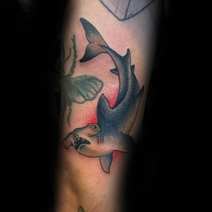 фото тату Акула молот от 23.01.2018 №084 - Tattoo Shark Hammer - tattoo-photo.ru