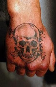 фото тату Веселый Роджер от 03.01.2018 №006 - tattoo Jolly Roger - tattoo-photo.ru