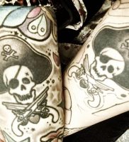 фото тату Веселый Роджер от 03.01.2018 №013 — tattoo Jolly Roger — tattoo-photo.ru