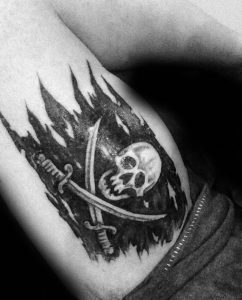 фото тату Веселый Роджер от 03.01.2018 №025 - tattoo Jolly Roger - tattoo-photo.ru