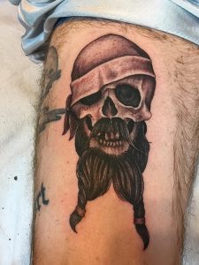 фото тату Веселый Роджер от 03.01.2018 №042 - tattoo Jolly Roger - tattoo-photo.ru