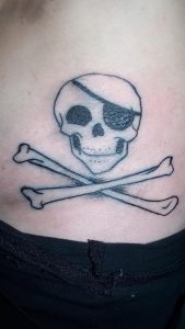 фото тату Веселый Роджер от 03.01.2018 №051 - tattoo Jolly Roger - tattoo-photo.ru