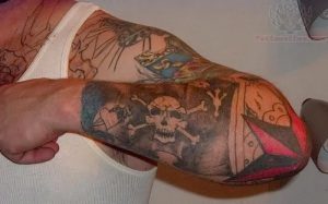 фото тату Веселый Роджер от 03.01.2018 №054 - tattoo Jolly Roger - tattoo-photo.ru