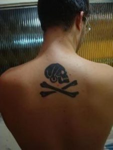 фото тату Веселый Роджер от 03.01.2018 №076 - tattoo Jolly Roger - tattoo-photo.ru