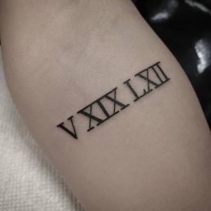 фото тату Римские цифры от 27.02.2018 №112 - tattoos Roman numerals - tattoo-photo.ru