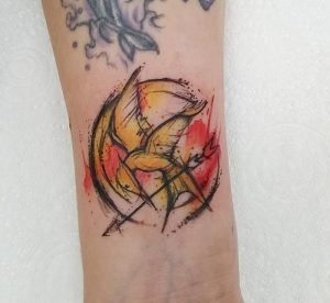 фото тату Сойка Пересмешница от 03.01.2018 №005 - Tattoo MOCKINGJAY - tattoo-photo.ru