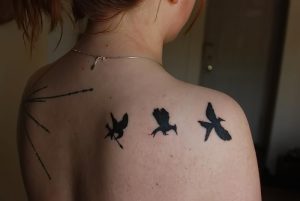 фото тату Сойка Пересмешница от 03.01.2018 №006 - Tattoo MOCKINGJAY - tattoo-photo.ru