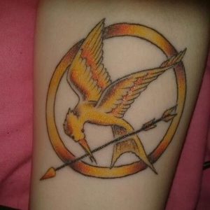 фото тату Сойка Пересмешница от 03.01.2018 №012 - Tattoo MOCKINGJAY - tattoo-photo.ru