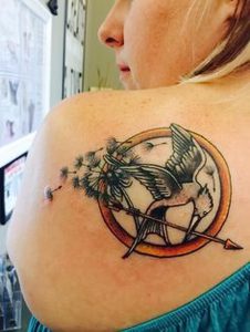 фото тату Сойка Пересмешница от 03.01.2018 №019 - Tattoo MOCKINGJAY - tattoo-photo.ru